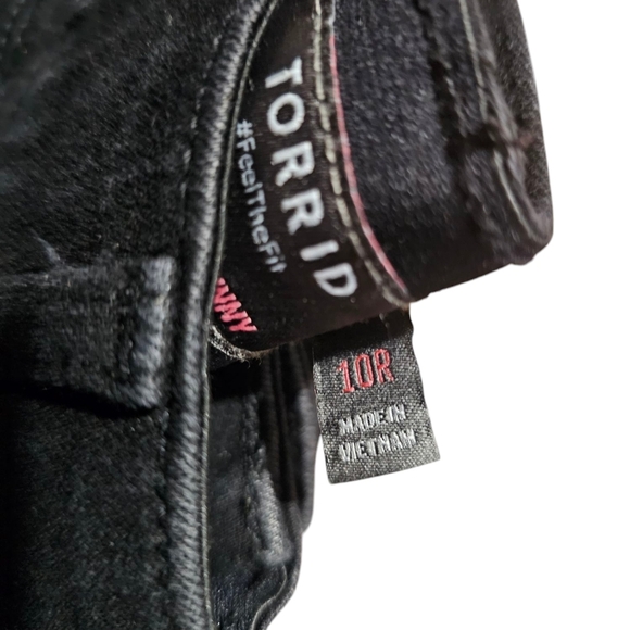 Like New Torrid Women's Black Distressed Jeans size 10R - Picture 6 of 6